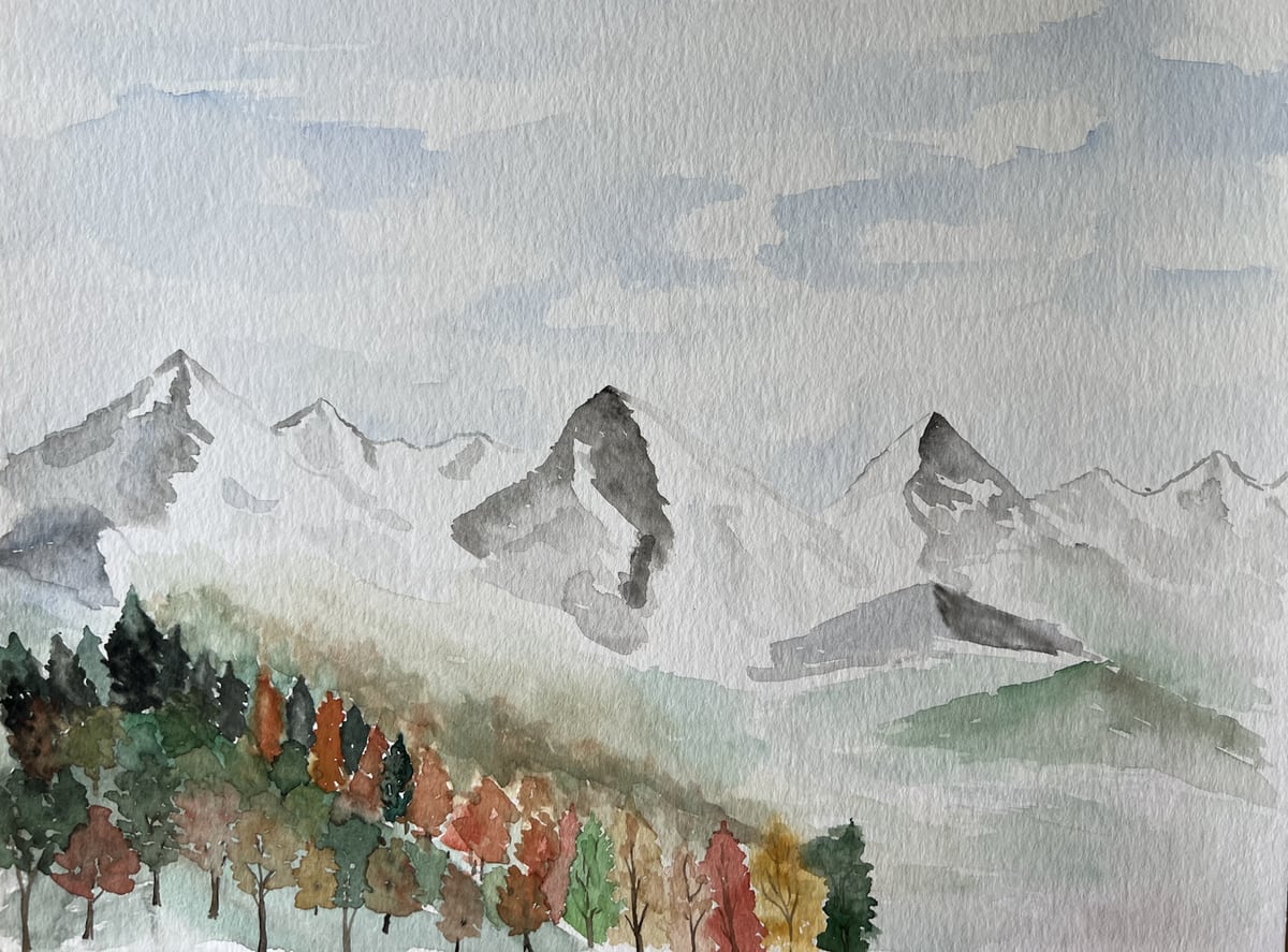 Aquarell einer nebeligen Berglandschaft