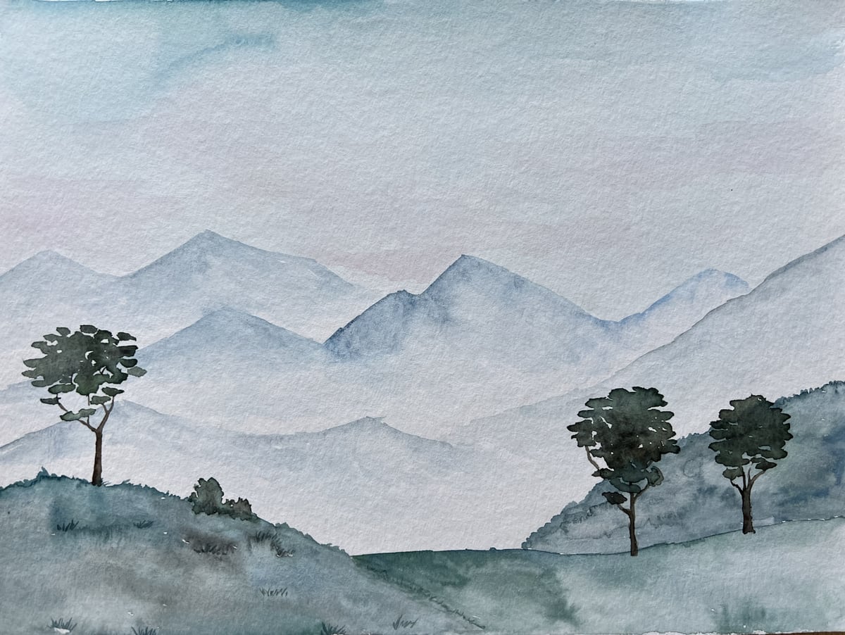 Aquarell einer ruhigen Hügellandschaft mit Bäumen